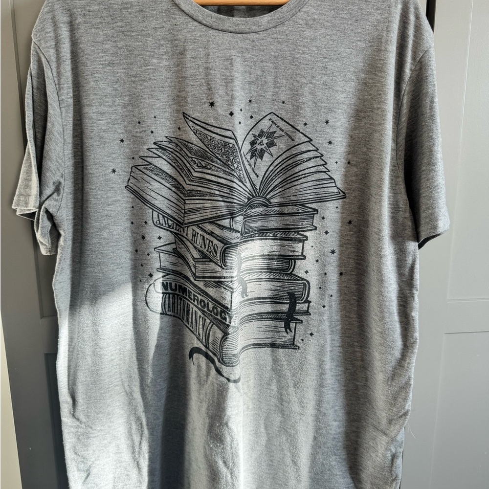 Wizarding Trunk, Wizarding school books & subjects Gray Graphic Men's T-Shirt